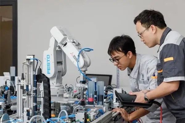 Ngành Kỹ thuật Cơ khí & Hàng không - Đại học Công nghệ Rzeszow - Ba Lan,